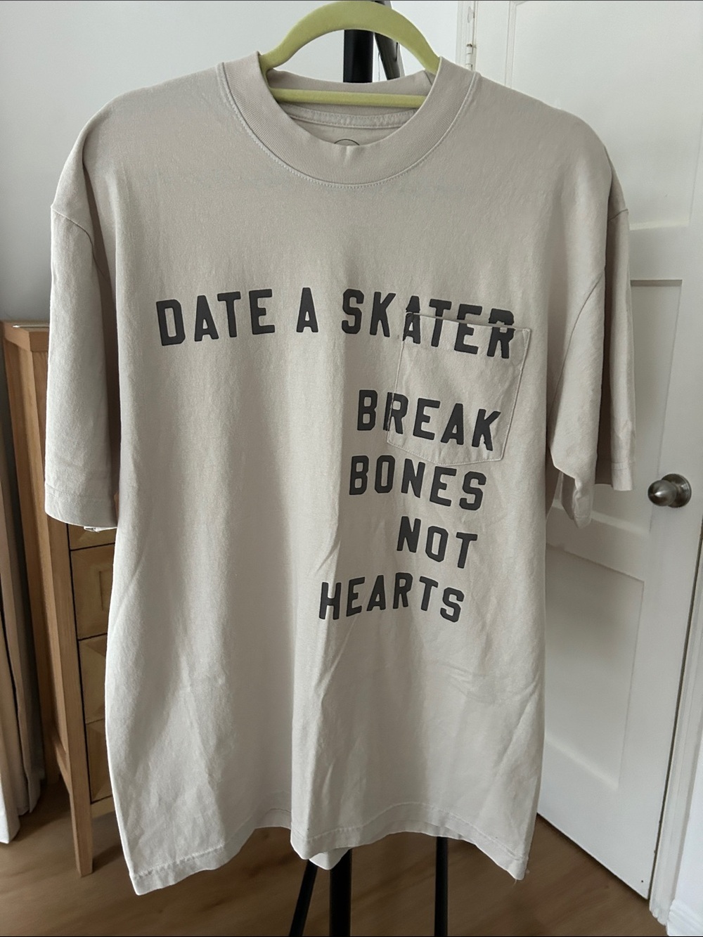 New Victoria White Skater Pocket Tee. 100% cotton. Size Medium. PTP 21”